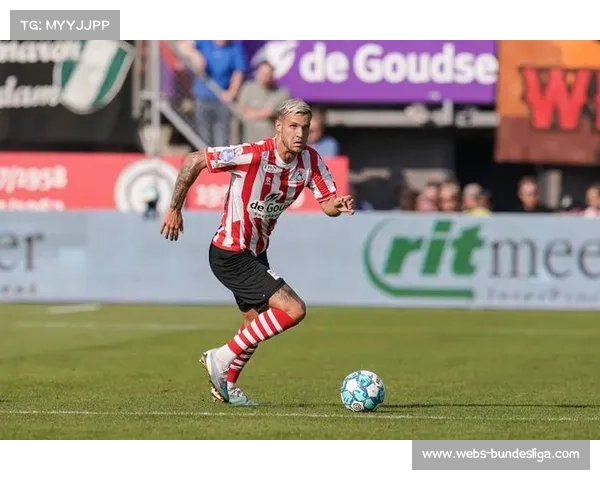 埃因霍温7秒钟完成快速反击 奥林匹亚科斯防线遭遇严峻考验